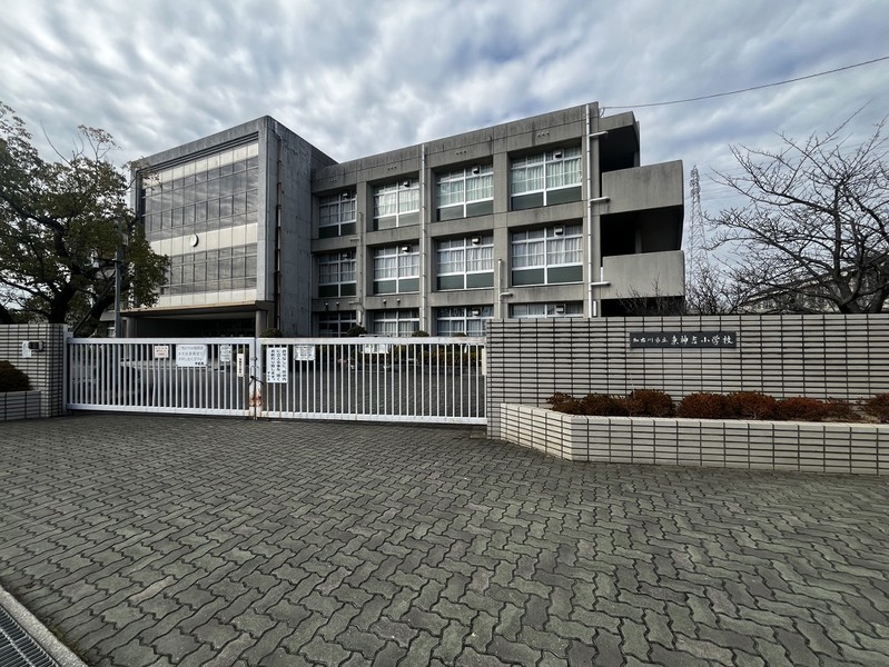 小学校　加古川市立東神吉小学校（小学校）まで307m