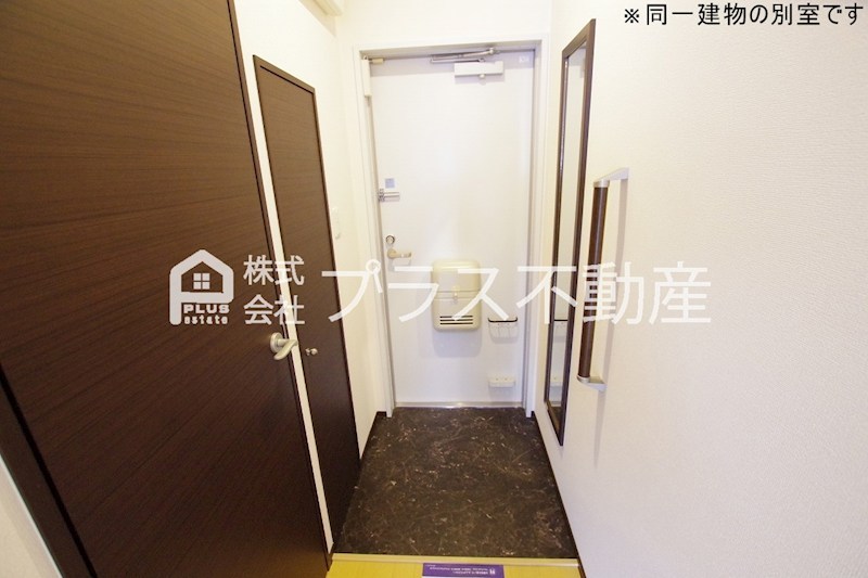 玄関　設備仕様は号室により異なる為、現況を優先致します。