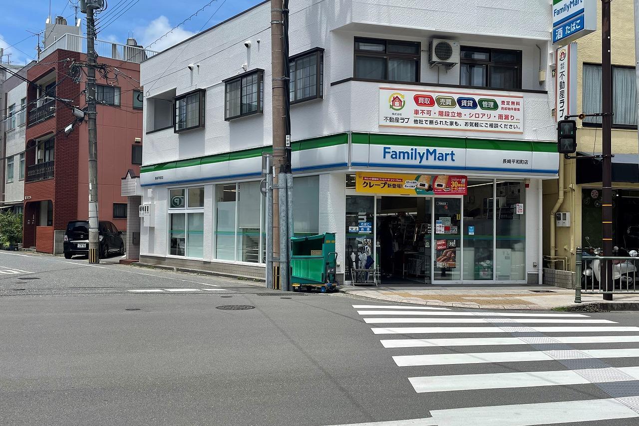 コンビニ　ファミリーマート長崎平和町店（コンビニ）まで353m