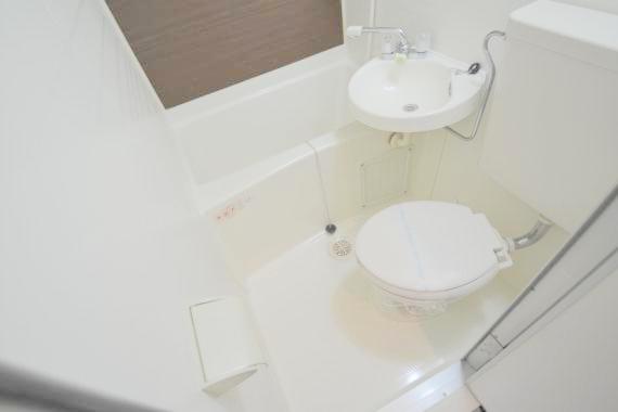 トイレ　スタンダードなトイレは清潔感があってずっと居たくなりますね。