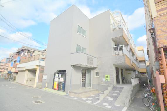 建物外観　存在感のある外観は落ちついた色合いで、堂々としていますね。