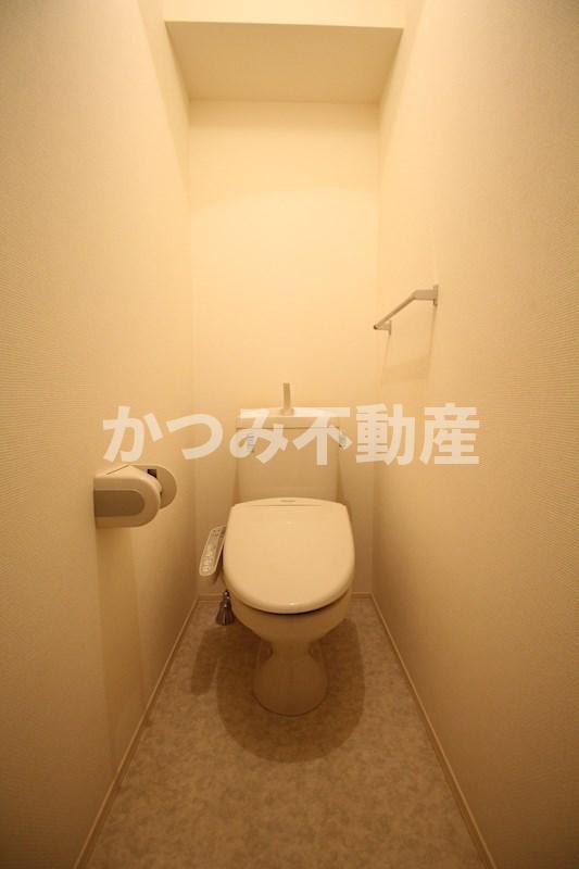 トイレ　温水洗浄便座付き（別号室参考写真）