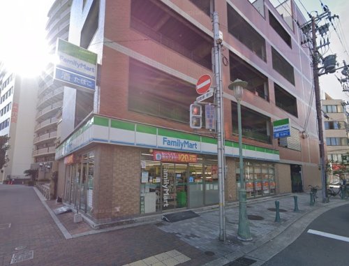 コンビニ　ファミリーマート みなと元町駅前店（コンビニ）まで43m