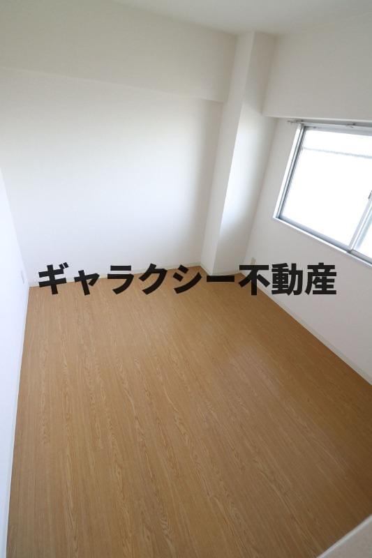 その他　6帖の洋室です
