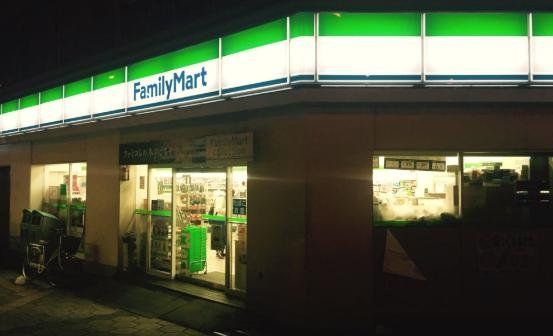 コンビニ　ファミリーマート谷町千日前通店（コンビニ）まで150m