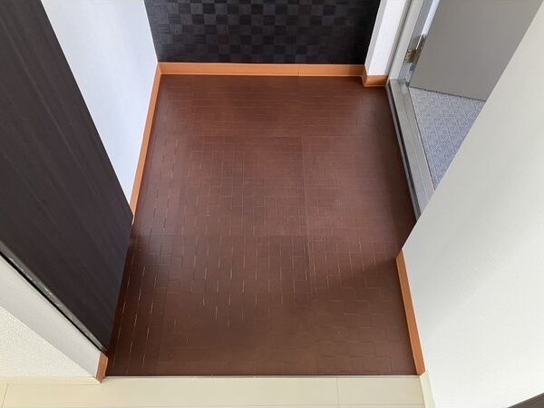 玄関　同物件別部屋写真