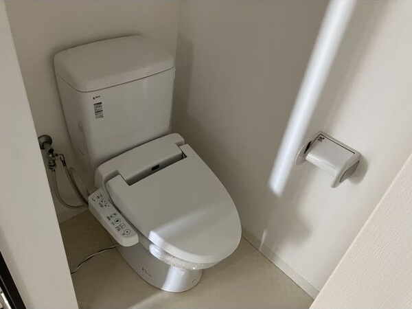 トイレ　同物件別部屋写真