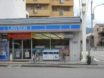 スーパー　ローソンストア100 川端丸太町店（スーパー）まで585m