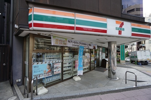 コンビニ　セブンイレブン港区飯倉店（コンビニ）まで344m