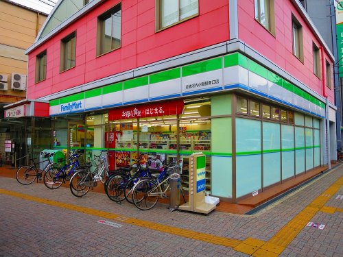 コンビニ　ファミリーマート近鉄河内小阪駅南口店（コンビニ）まで179m