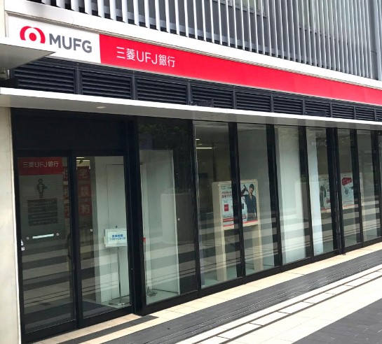 銀行　三菱UFJ銀行高槻支店（銀行）まで868m