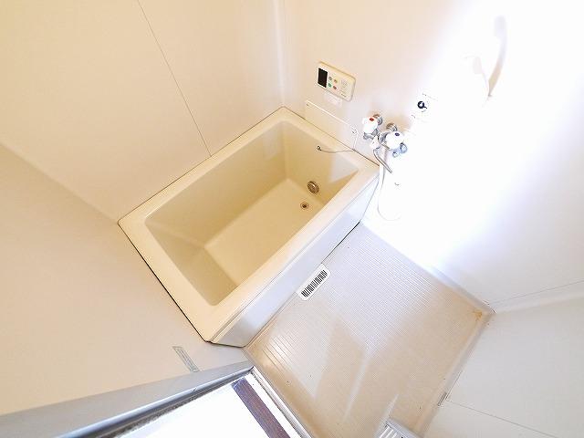 バス・シャワールーム　コンパクトで使いやすいお風呂です