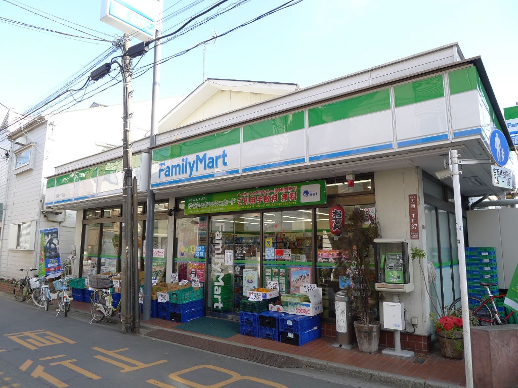 コンビニ　ファミリーマート 方南一丁目店（コンビニ）まで216m