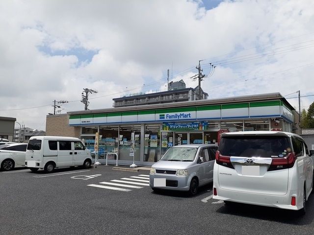 コンビニ　ファミリーマート（コンビニ）まで600m
