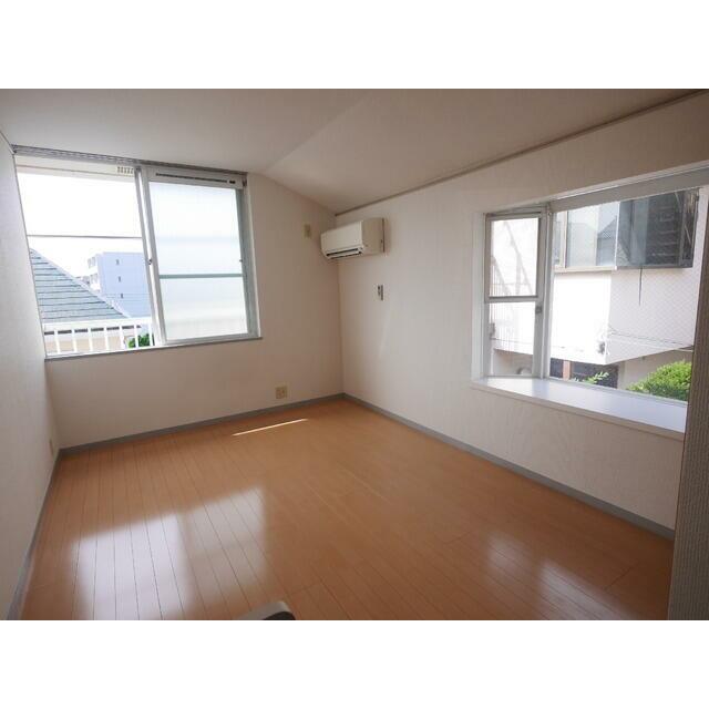 居室・リビング　２面採光で明るいお部屋です♪