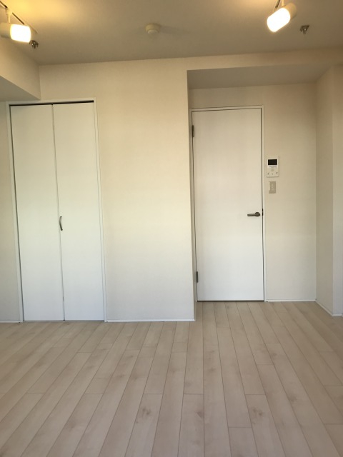 その他部屋・スペース　落ち着いた色調の寝室です