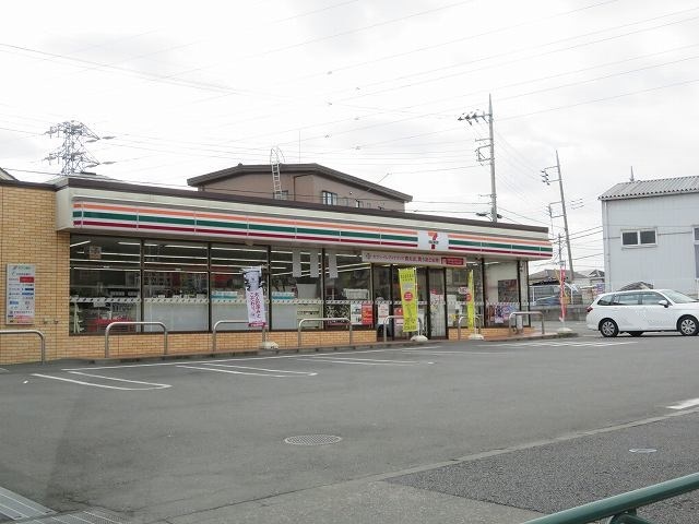 コンビニ　セブンイレブン（コンビニ）まで500m