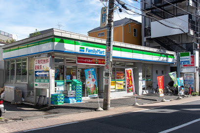 コンビニ　ファミリーマート 足立五反野駅前店（コンビニ）まで502m