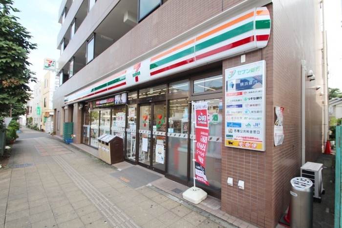 コンビニ　セブン-イレブン（コンビニ）まで64m