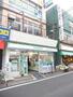コンビニ　ファミリーマート（コンビニ）まで560m