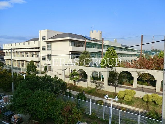 小学校　横浜市立北山田小学校（小学校）まで447m