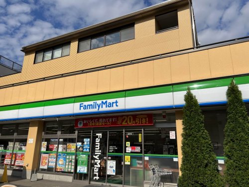 コンビニ　ファミリーマート（練馬高松一丁目店）（コンビニ）まで760m
