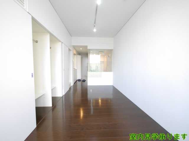 カスタリア市ヶ谷の居間写真