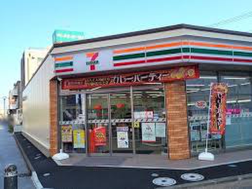コンビニ　セブンイレブン横浜十日市場南口店（コンビニ）まで297m