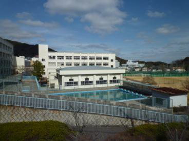 中学校　高倉中学校（中学校）まで2630m