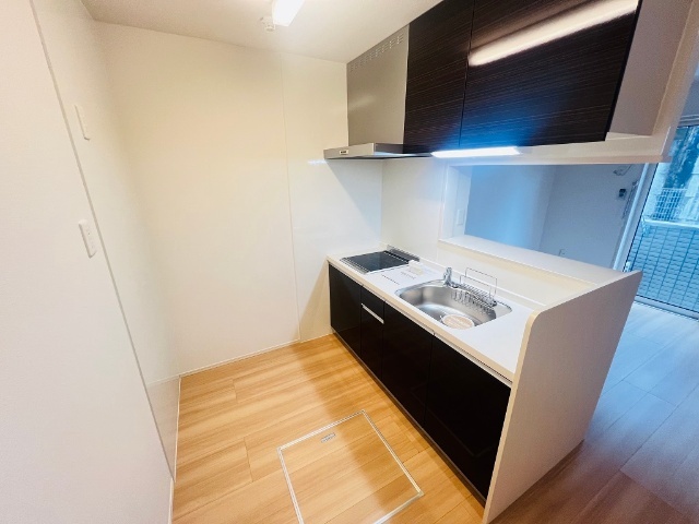 キッチン　同一建物内１０６号室内装写真転載