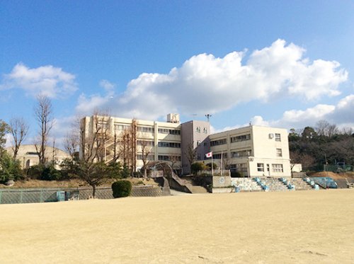 小学校　伏山台小学校（小学校）まで590m