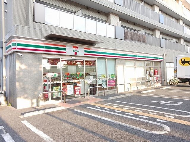 コンビニ　セブンイレブン様（コンビニ）まで300m