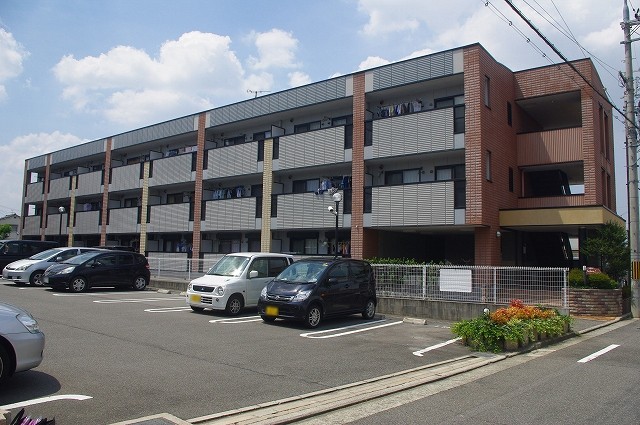 建物外観　鉄骨ならではの重厚感です。
