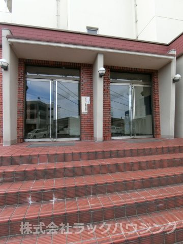 エントランス　【お部屋さがしはラックハウジングにお問合せ下さいませ♪】