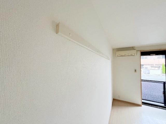 その他設備　壁掛けハンガーラック