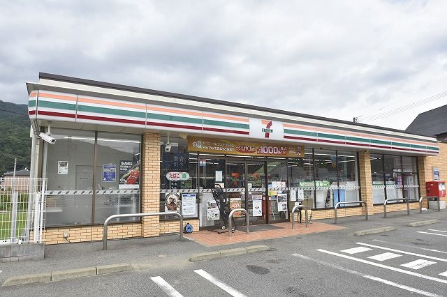 コンビニ　セブンイレブン広島上深川町店（コンビニ）まで897m