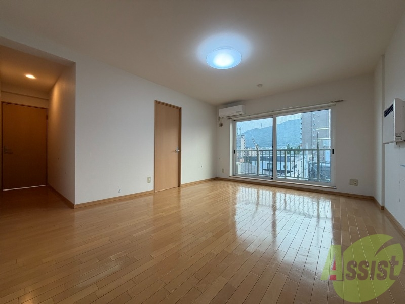 居室・リビング　広くてキレイなお部屋が広がっていて、充実した生活が送れそう。