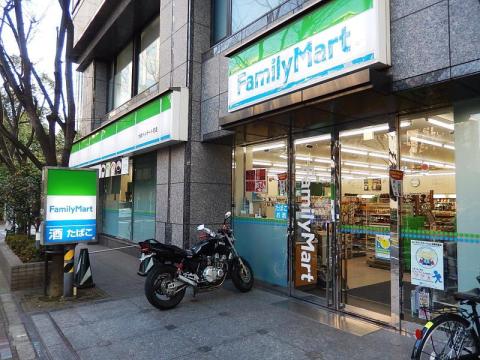 コンビニ　ファミリーマート大森ベルポート前店（コンビニ）まで141m