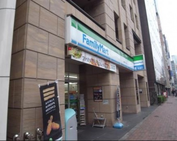 コンビニ　ファミリーマート銀座三丁目店（コンビニ）まで136m