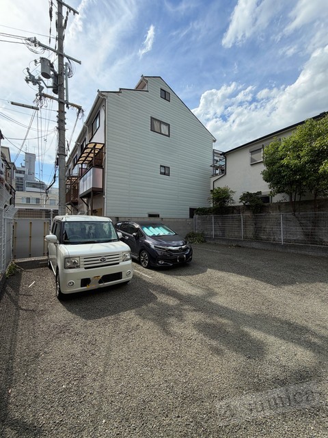 その他共有部分　広々とした敷地内駐車場を完備♪♪