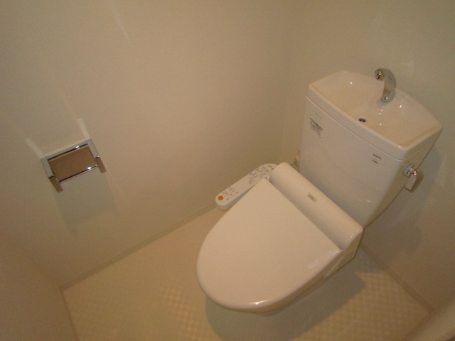 広島電鉄江波線 舟入本町駅 徒歩2分 9階建 築15年のトイレ写真