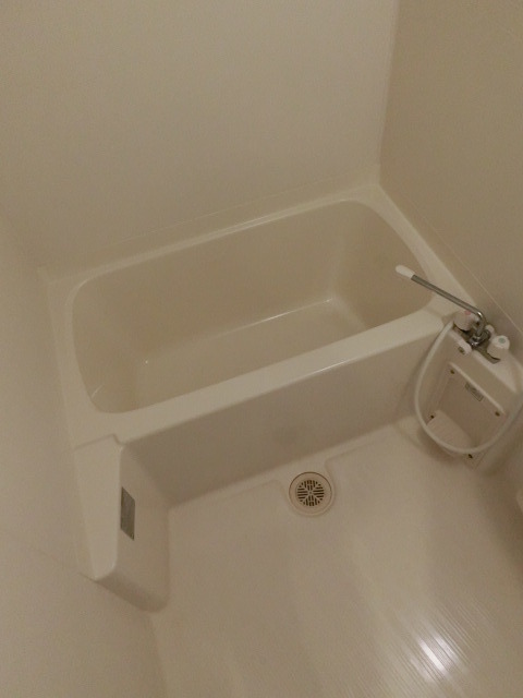 バス・シャワールーム　綺麗なバスルームでお掃除にも気合が入りますね。