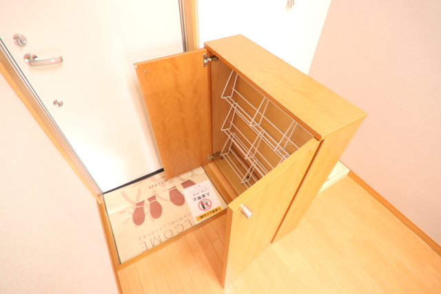 玄関　下駄箱です