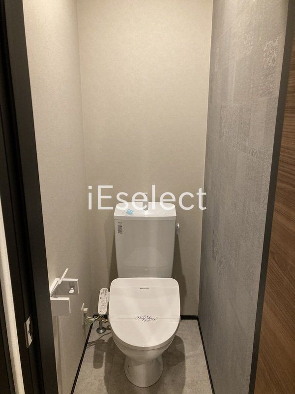 トイレ　温水洗浄便座付きのトイレです