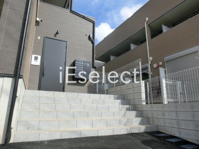 エントランス　建物内へのアプローチ