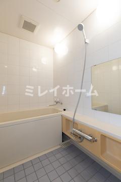 バス・シャワールーム　同建物内、別のお部屋の参考写真になります。