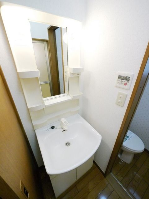 洗面設備　独立した洗面台