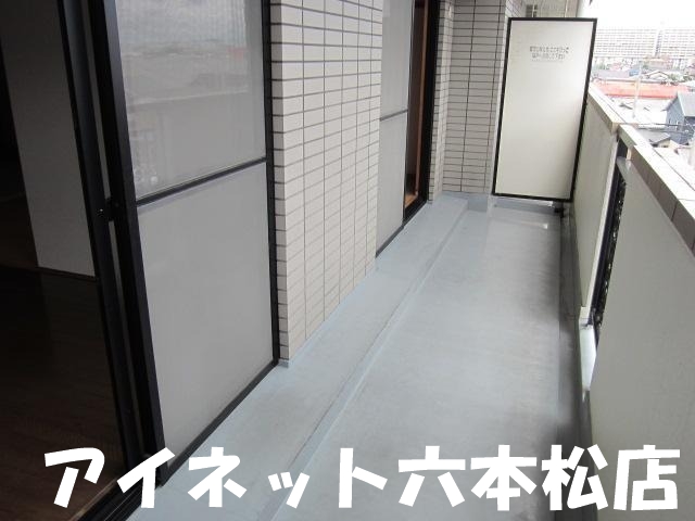 バルコニー　洗濯物はこちらへどうぞ。