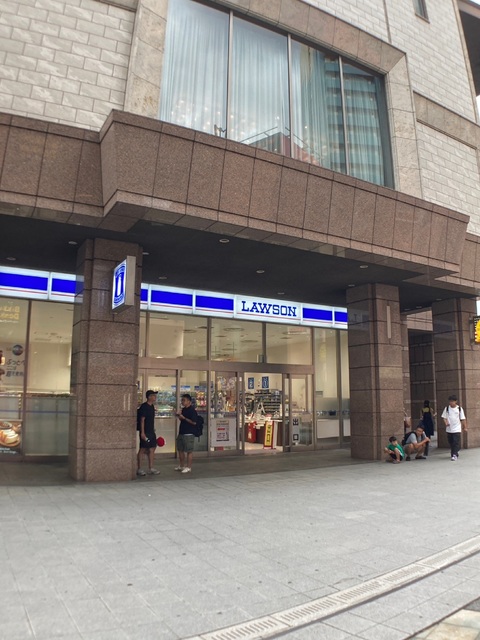コンビニ　ローソンユニバーサル・シティ店（コンビニ）まで400m