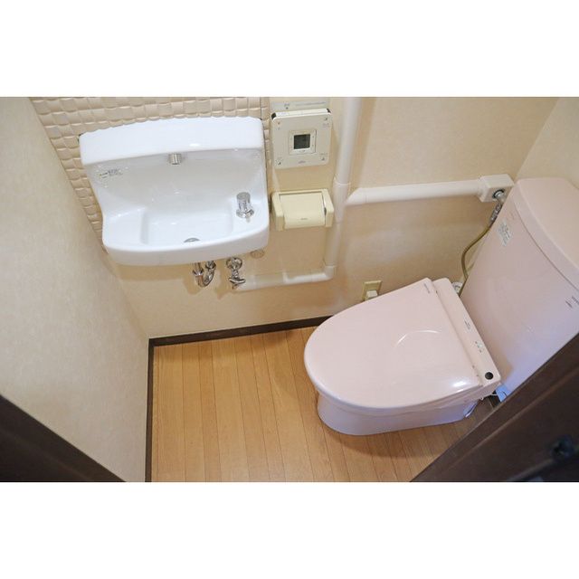 ＪＲ京浜東北線 大井町駅 徒歩10分 2階建 築37年のトイレ写真
